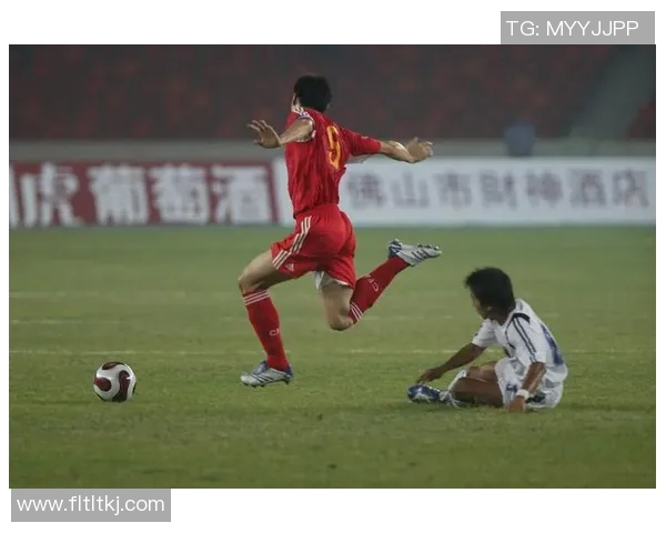 可爱足球球星瞬间集锦 萌态十足的运动员精彩瞬间回顾